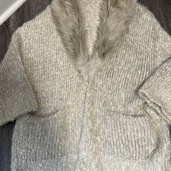 ANTHROPOLOGIE Sleeping On Snow Fluffy Faux Fur Cardigan Size Medium✨ - Picture 10 of 11